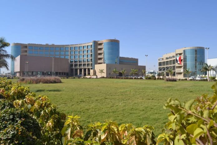 السودان يوقف عبور نفط الجنوب ويغلق منشآت هجليج النفطية