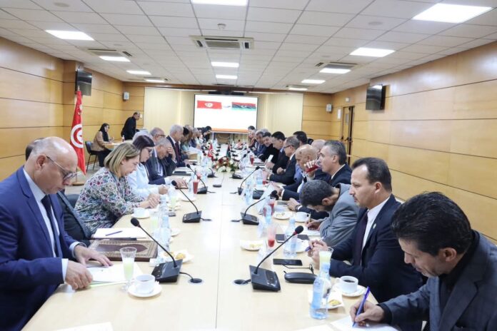 «الحويج» يبحث مع وزير التجارة التونسي تنفيذ توصيات اللجنة المشتركة