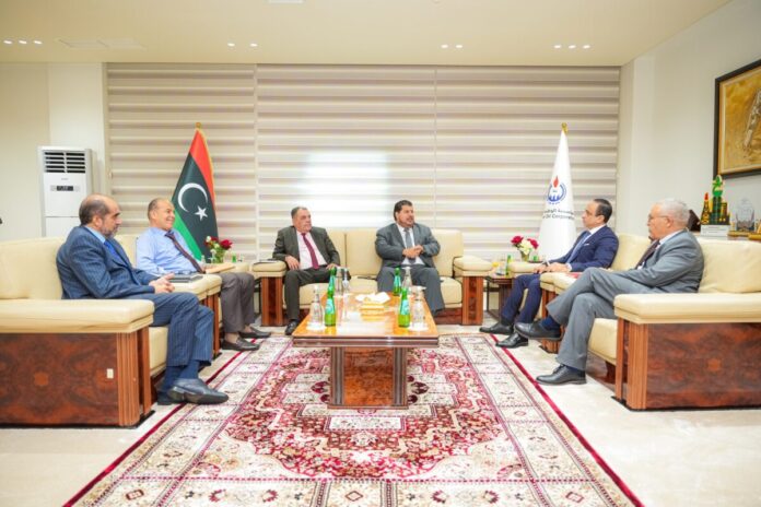 مؤسسة النفط تبحث آفاق التعاون مع شركة «هاليبرتون» الأمريكية