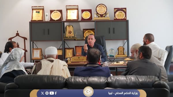 الحكم المحلي تبحث تعزيز التعاون بين البلديات ومخاتير المحلات