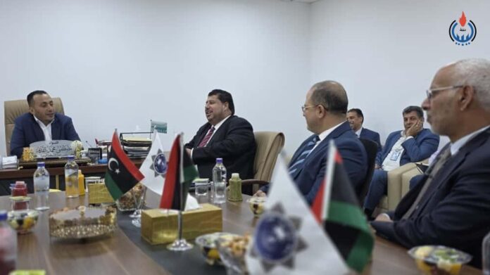 الوطنية للنفط ووزارة البيئة تبحثان التعاون بالحد من التلوث