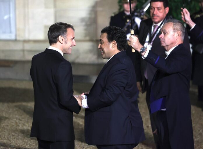 بدعوة من ماكرون.. المنفي يحضر مأدبة عشاء في «قصر الإليزيه»