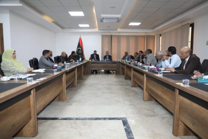 «الحويج» يدعو لتطبيق صارم للقانون التجاري وتنظيم عمل شركات التأمين