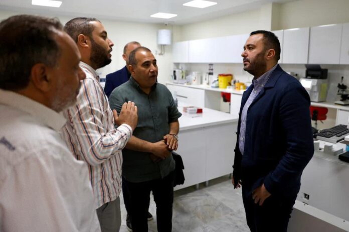 الغوج يناقش تحسين أوضاع المرضى بمستشفى «أبوسة»