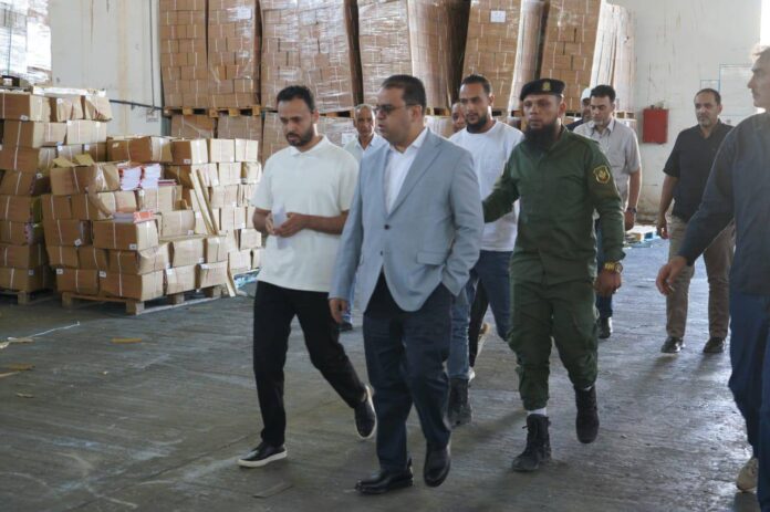 وزير التربية يتفقد مخازن الكتاب المدرسي ويشدد على انسيابية التوزيع