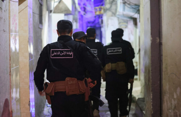 سوريا.. قوات إسرائيلية تتوغل شمالي القنيطرة واندلاع اشتباكات عنيفة في دير الزور