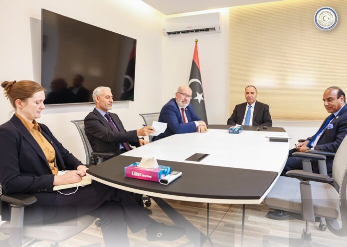 الباعور يودّع السفير البريطاني ويشيد بدوره في دعم العلاقات الثنائية