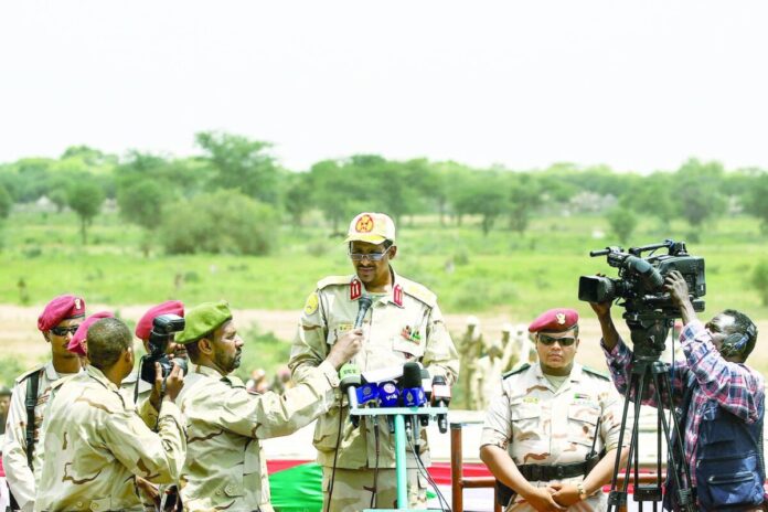 السودان.. قائد «الدعم السريع» يطالب بتشكيل لجنة دولية للتحقيق بانتهاكات الحرب