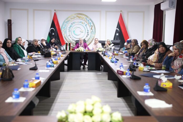 مناقشة التحديات التي تواجه النساء العاملات وسبل تعزيز بيئة العمل في ندوة حوارية