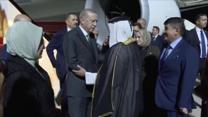 أردوغان يواصل جولته الخليجية ويصل قطر.. تمديد وجود القوات التركية في العراق وسوريا