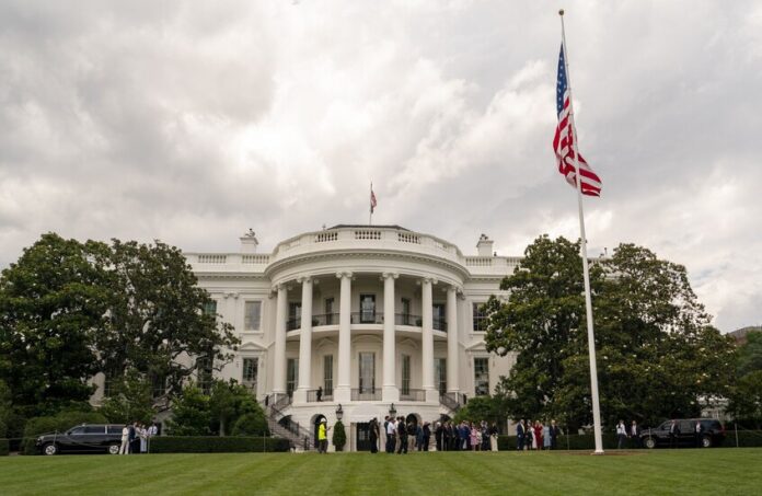 واشنطن تهاجم BBC: «تحرير انتقائي» لخطاب ترامب واتهامات بنشر أخبار كاذبة