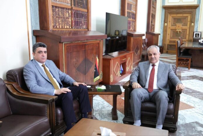 محافظ المركزي يلتقي رئيس ديوان المحاسبة لمناقشة تعزيز الشفافية المالية