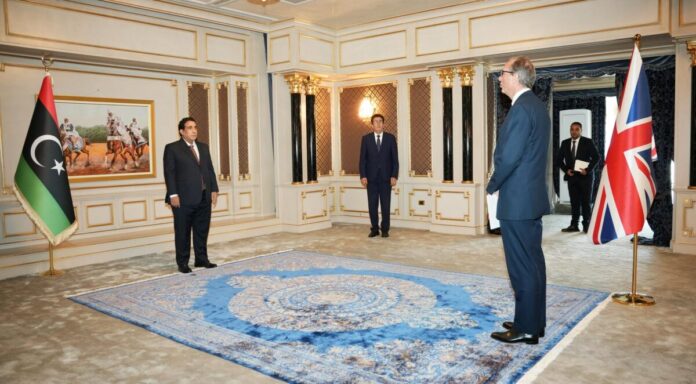 المنفي يعتمد سفراء فرنسا وبريطانيا لدى ليبيا