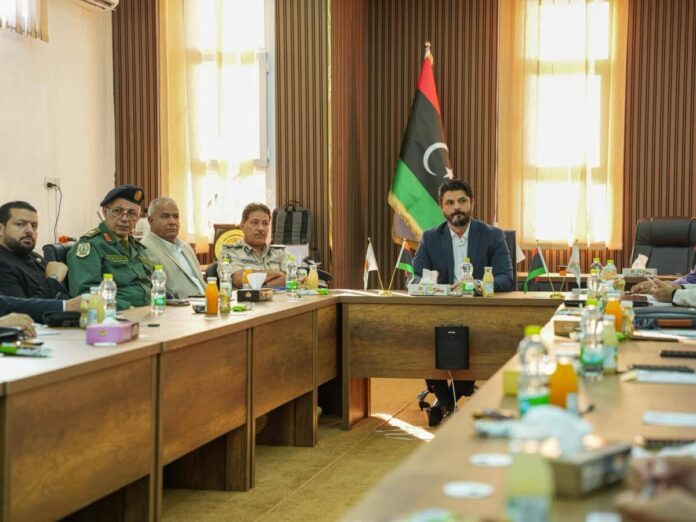 اجتماع موسع بالكفرة لمتابعة جاهزية المرافق الصحية