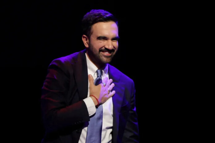 عمدة نيويورك المنتخب يشيد بمصر خلال زيارة لمتجر عربي في المدينة