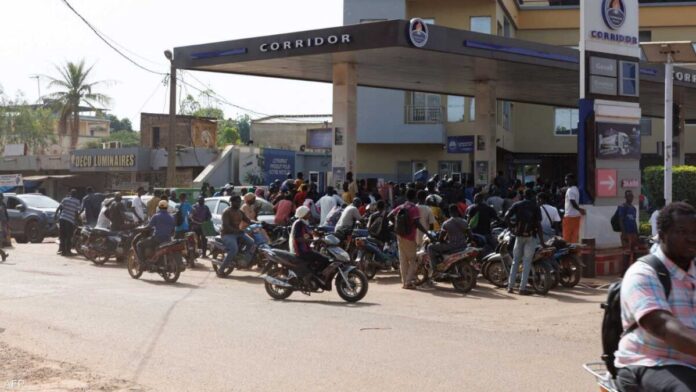 مالي تحت الحصار.. مقتل وأسر جنود وحرق «شاحنات الوقود» في باماكو