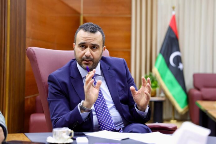 لتحسين أوضاع العاملين.. «الغوج» يوقع على ترقية 163 جهة صحية