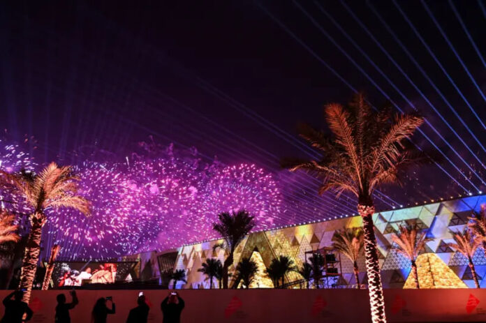 السيسي يهدي قادة العالم نماذج من «المتحف الكبير»