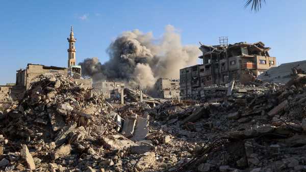 إسرائيل تجدد غاراتها الجوية وتنفذ عمليات نسف في شرق غزة