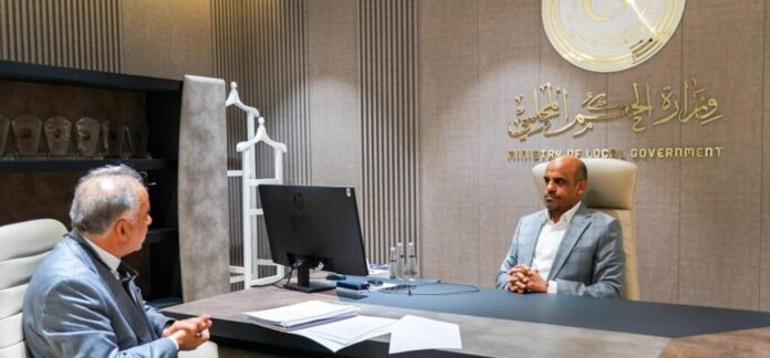 «الحكم المحلي» تتابع مخاطر التشققات وطفح المياه في اسبيعة وزليتن