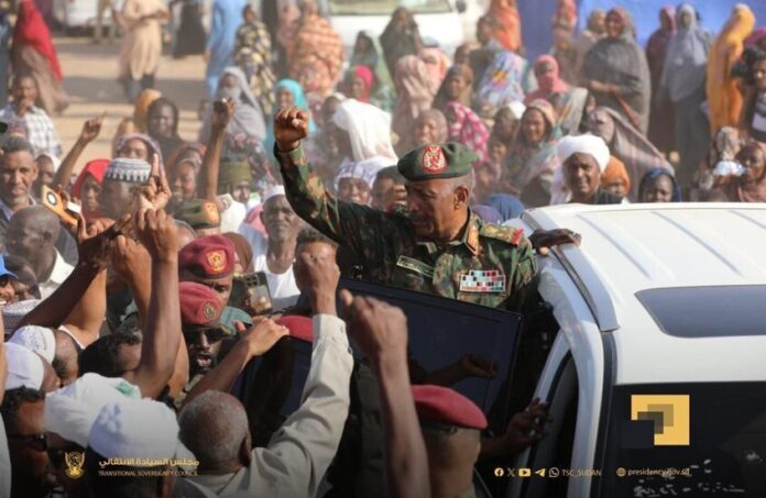 البرهان يتفقد أوضاع نازحي الفاشر ويؤكد اهتمام الدولة بقضاياهم