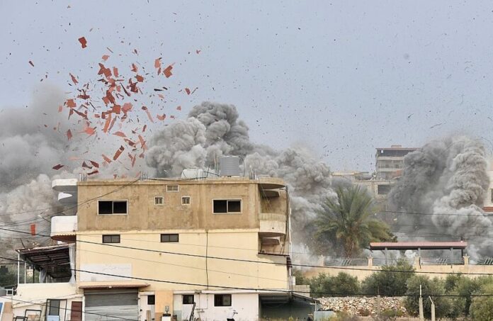 مقتل وإصابة عشرات اللبنانيين نتيجة الخروقات.. الجيش الإسرائيلي يواصل ضرباته بالجنوب