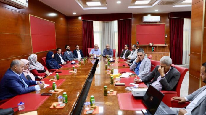 الصحة تستعرض خطة لتوفير المستلزمات الطبية للمرافق