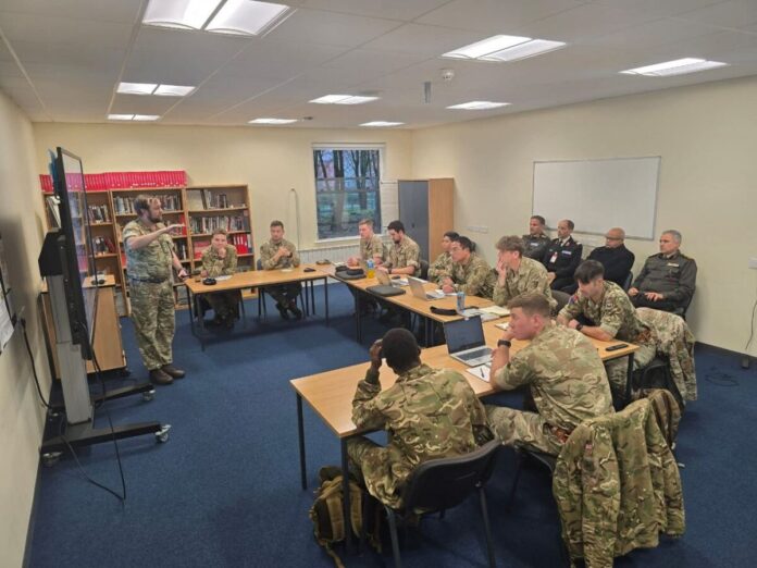 تعزيز «التدريب العسكري وتبادل الخبرات» مع بريطانيا