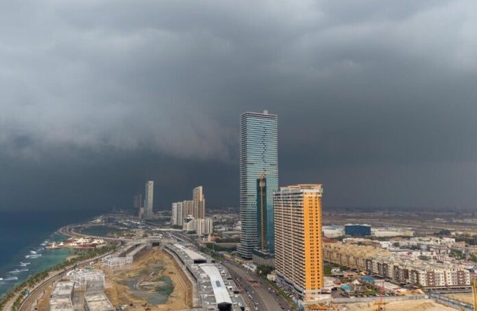 سيول عنيفة تجتاح العراق.. السعودية تواجه إنذاراً أحمر