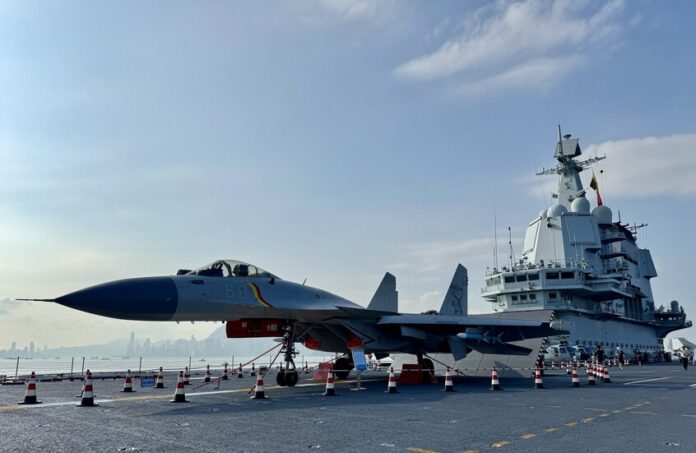 توتر جديد بين بكين وطوكيو بعد توجيه طائرة جيه-15 رادارها نحو مقاتلات يابانية قرب أوكيناوا