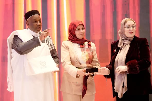 تكريم عشر السيدات في جائزة «المرأة الملهمة»