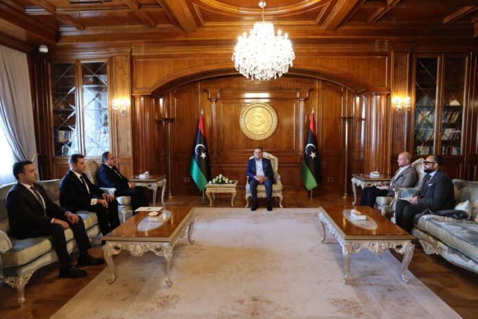 الدبيبة يبحث مع نائب رئيس المخابرات المصرية تعزيز التعاون الثنائي