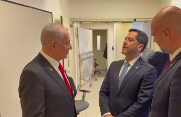 نتنياهو يحرج القضاة ويصف محاكمته بـ«المهزلة»!