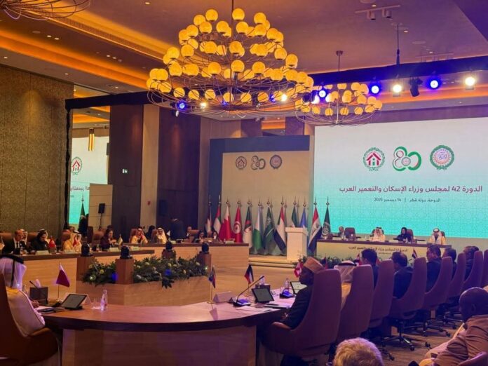 من قطر.. وزير الإسكان يطلق برنامجاً وطنياً ويبحث التعاون مع تونس