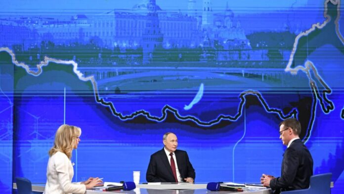 بوتين: الكرة في ملعب كييف وداعميها.. ماكرون: من الضروري استئناف الحوار