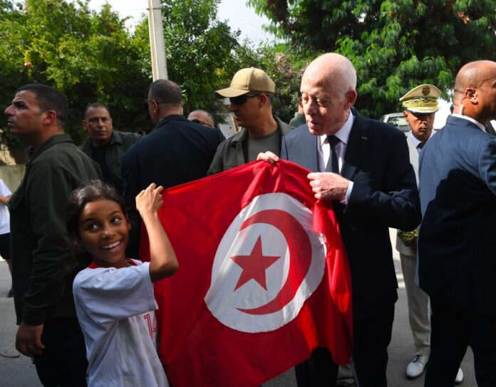 تونس.. تمديد حالة الطوارئ حتى نهاية يناير المُقبل