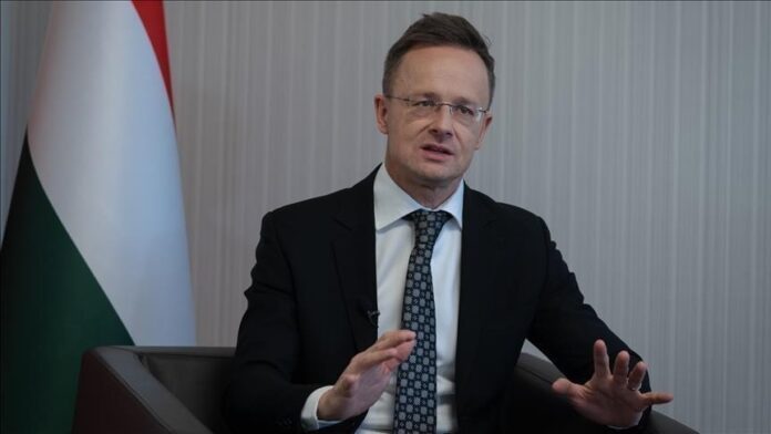 وزير خارجية المجر: إرسال قوات أوروبية إلى أوكرانيا قد يشعل حرباً عالمية
