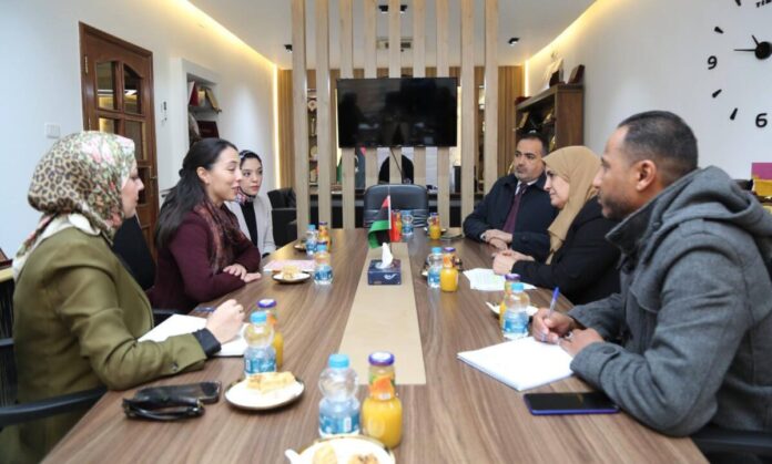 التربية تبحث آفاق التعاون مع السفارة الأمريكية