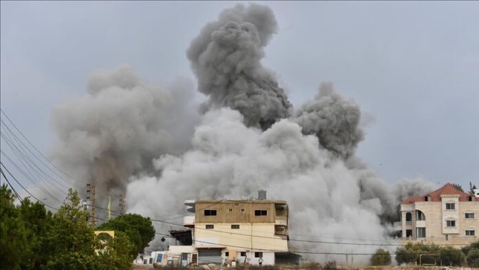 أكثر من 16 غارة.. مقتل شخصين بهجوم إسرائيلي على جنوب لبنان