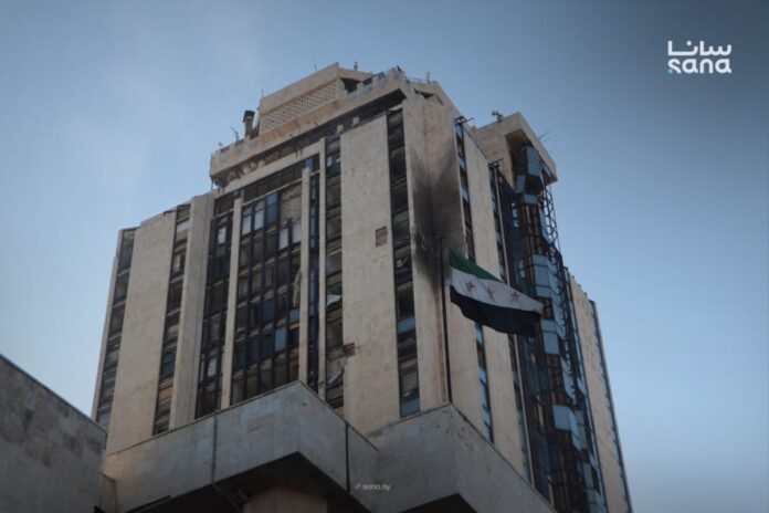 سوريا.. استهداف مبنى محافظة حلب بطائرة مسيرة والجيش يعلن وقف العمليات في الشيخ مقصود