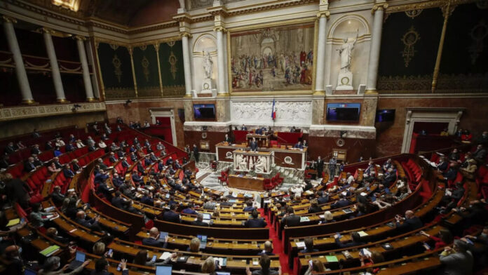 فرنسا.. المعارضة تفشل بإسقاط حكومة «ليكورنو»