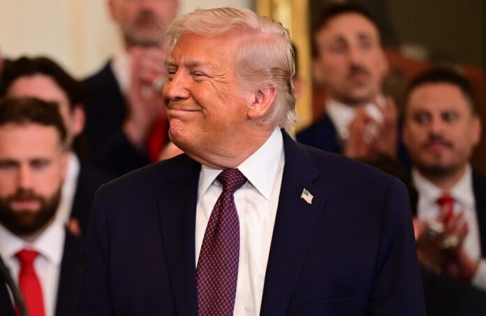 ترامب يمدد العقوبات الأمريكية على روسيا