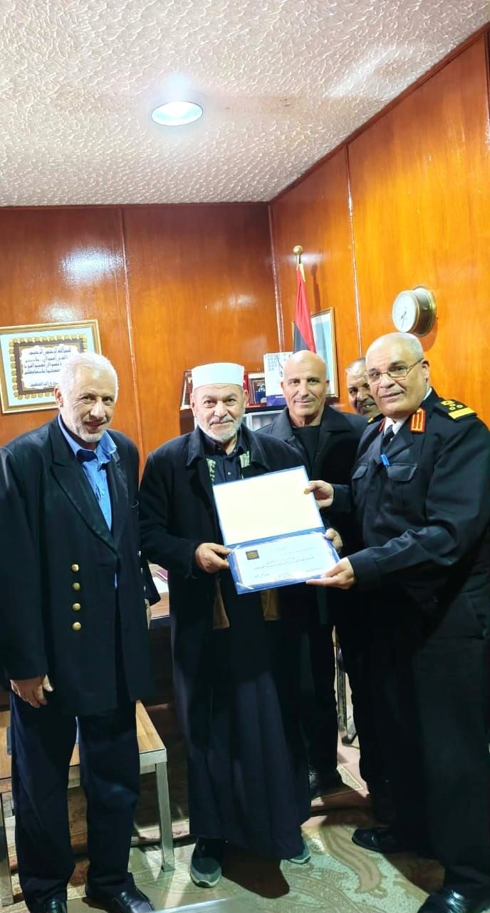 وفاء وعرفان.. القوات البحرية تكرّم المخضرم «بشير جرود»
