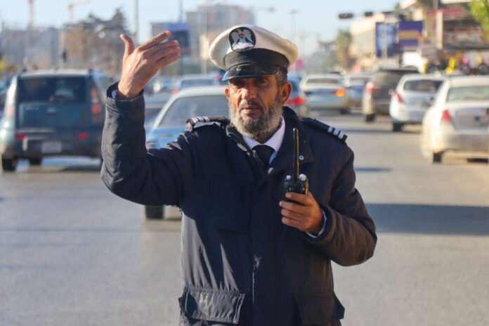 طرابلس.. استرجاع أموال وهواتف مسروقة وضبط المتورطين