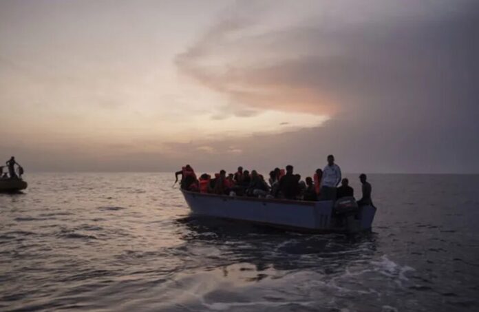 مصر.. مصرع واختفاء العشرات بـ«غرق مركب» في المتوسط