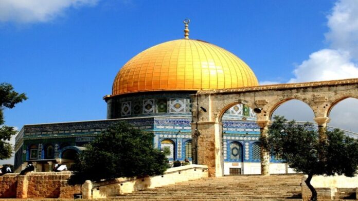 إسرائيل تفرض قيوداً صارمة على دخول المصلين لـ«المسجد الأقصى»