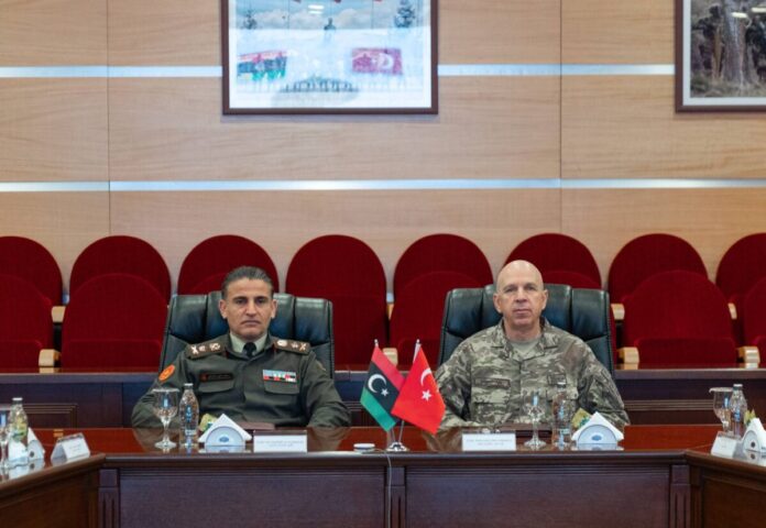 رئيس الأركان يبحث تعزيز التعاون العسكري مع القوات الخاصة التركية