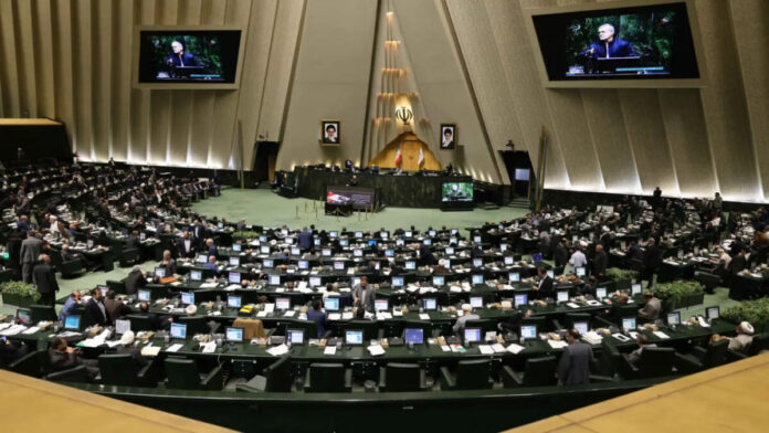 نائب رئيس البرلمان الإيراني: خلال شهر سنقرأ الفاتحة على ترامب وحلفائه!