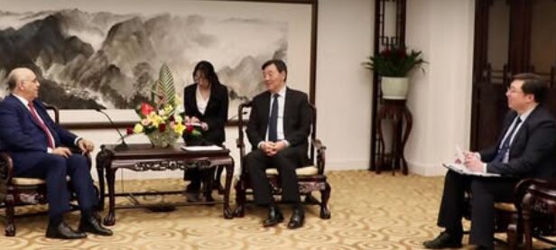 ليبيا والصين تبحثان توسيع «التعاون الاقتصادي»