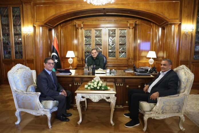 الدبيبة يتابع ملفات «المهجرين وحقوق الإنسان»: دعم كامل للملفات الإنسانية وتسريع تقديم الخدمات